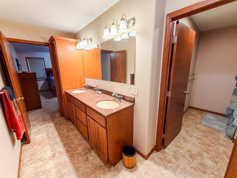 101 W Rochelle Street Elwood, Nebraska 68937-0000, 5 Bedrooms Bedrooms, ,3 BathroomsBathrooms,Residential,For Sale,101 W Rochelle Street,20260965
