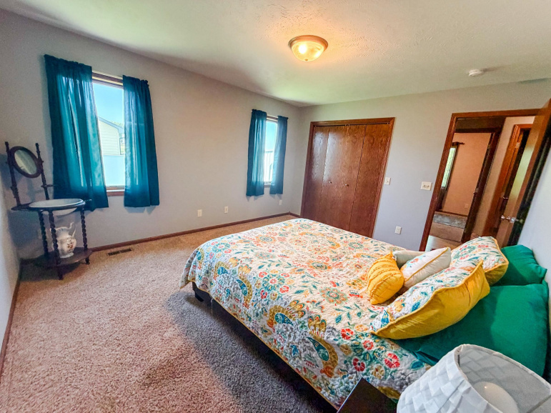 101 W Rochelle Street Elwood, Nebraska 68937-0000, 5 Bedrooms Bedrooms, ,3 BathroomsBathrooms,Residential,For Sale,101 W Rochelle Street,20260965