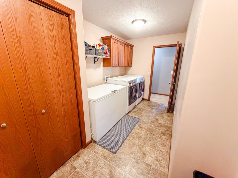 101 W Rochelle Street Elwood, Nebraska 68937-0000, 5 Bedrooms Bedrooms, ,3 BathroomsBathrooms,Residential,For Sale,101 W Rochelle Street,20260965