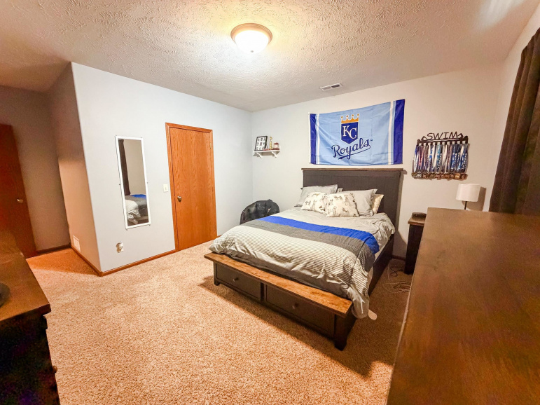 101 W Rochelle Street Elwood, Nebraska 68937-0000, 5 Bedrooms Bedrooms, ,3 BathroomsBathrooms,Residential,For Sale,101 W Rochelle Street,20260965
