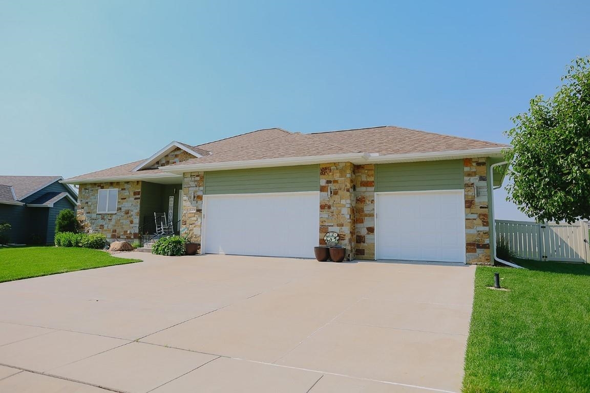 1204 W 61st St Kearney, Nebraska 68845, 4 Bedrooms Bedrooms, ,3 BathroomsBathrooms,Residential,For Sale,1204 W 61st St,20260962