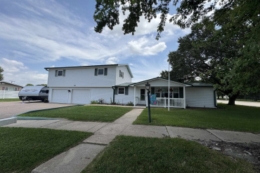 523 S Queen City Avenue Hastings, Nebraska 68901, 3 Bedrooms Bedrooms, ,3 BathroomsBathrooms,Residential,For Sale,523 S Queen City Avenue,20260961