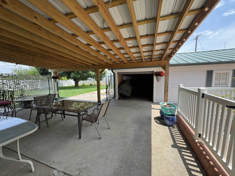 523 S Queen City Avenue Hastings, Nebraska 68901, 3 Bedrooms Bedrooms, ,3 BathroomsBathrooms,Residential,For Sale,523 S Queen City Avenue,20260961