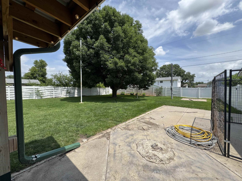 523 S Queen City Avenue Hastings, Nebraska 68901, 3 Bedrooms Bedrooms, ,3 BathroomsBathrooms,Residential,For Sale,523 S Queen City Avenue,20260961