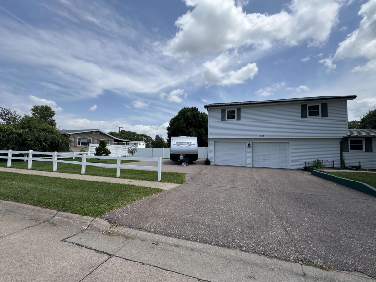 523 S Queen City Avenue Hastings, Nebraska 68901, 3 Bedrooms Bedrooms, ,3 BathroomsBathrooms,Residential,For Sale,523 S Queen City Avenue,20260961