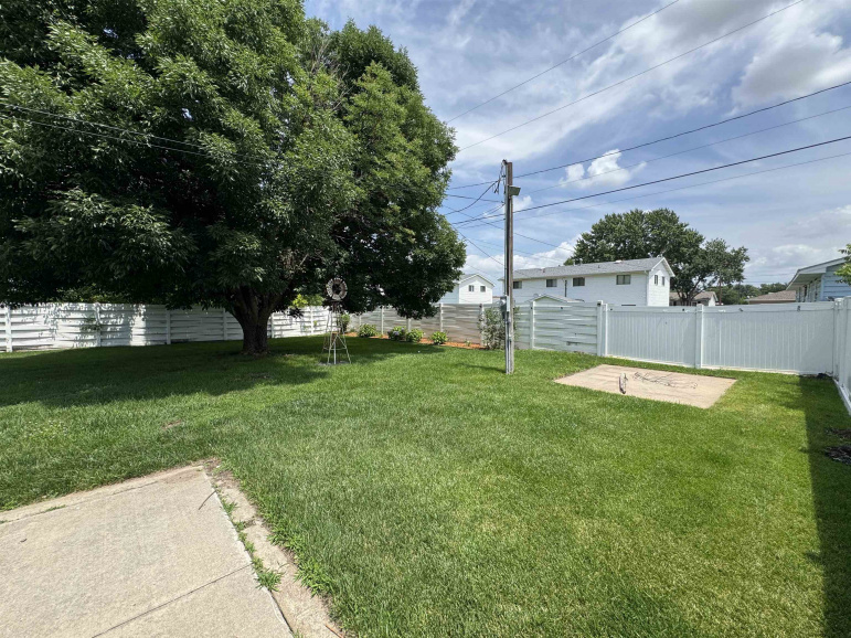523 S Queen City Avenue Hastings, Nebraska 68901, 3 Bedrooms Bedrooms, ,3 BathroomsBathrooms,Residential,For Sale,523 S Queen City Avenue,20260961