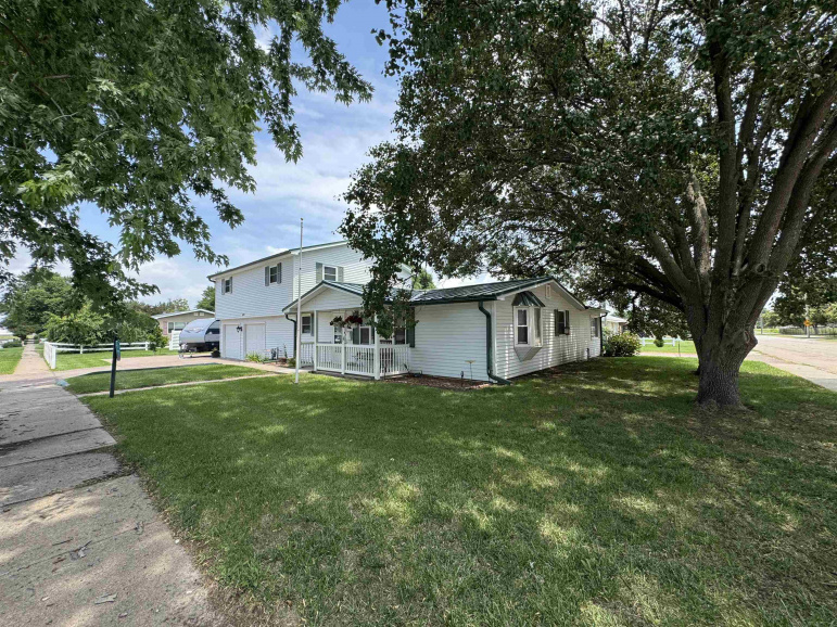 523 S Queen City Avenue Hastings, Nebraska 68901, 3 Bedrooms Bedrooms, ,3 BathroomsBathrooms,Residential,For Sale,523 S Queen City Avenue,20260961