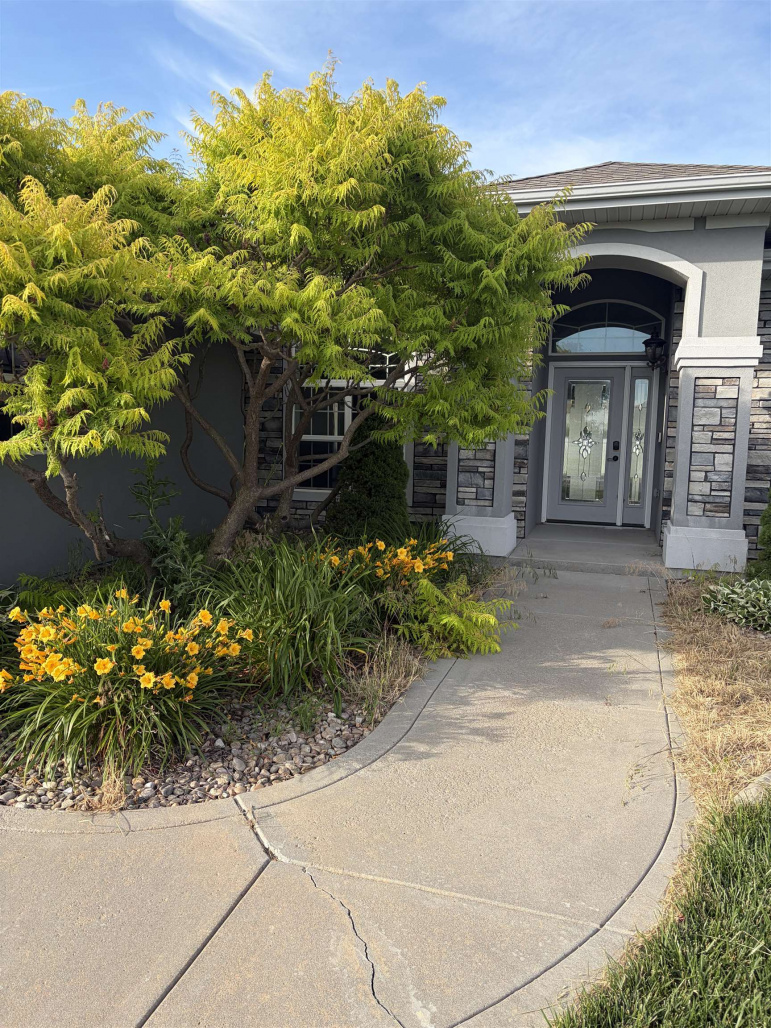 3805 W 38th Street Hastings, Nebraska 68901-0000, 5 Bedrooms Bedrooms, ,3 BathroomsBathrooms,Residential,For Sale,3805 W 38th Street,20260076