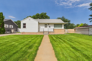 1021 Sheridan Street Holdrege, Nebraska 68949, 2 Bedrooms Bedrooms, ,2 BathroomsBathrooms,Residential,For Sale,1021 Sheridan Street,20260981