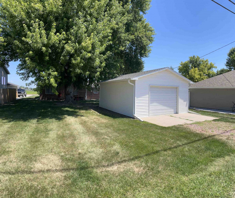 2502 G Avenue Gothenburg, Nebraska 69138, 3 Bedrooms Bedrooms, ,2 BathroomsBathrooms,Residential,For Sale,2502 G Avenue,20260987