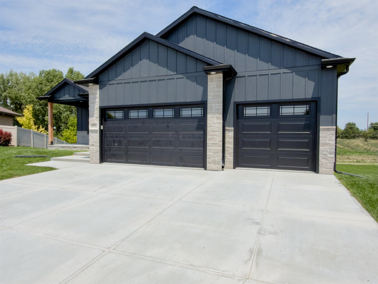 3711 25th Avenue Place Kearney, Nebraska 68845, 6 Bedrooms Bedrooms, ,3 BathroomsBathrooms,Residential,For Sale,3711 25th Avenue Place,20261005