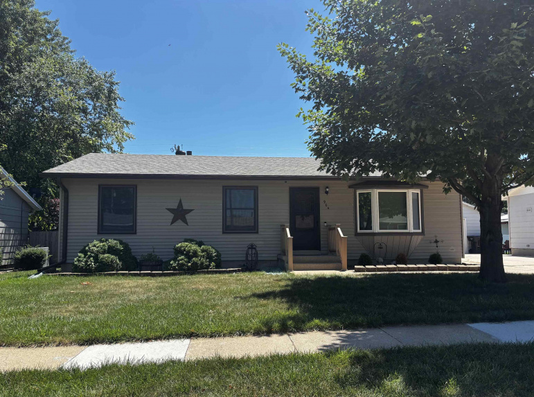 904 E 4th Street Hastings, Nebraska 68901, 3 Bedrooms Bedrooms, ,2 BathroomsBathrooms,Residential,For Sale,904 E 4th Street,20261016