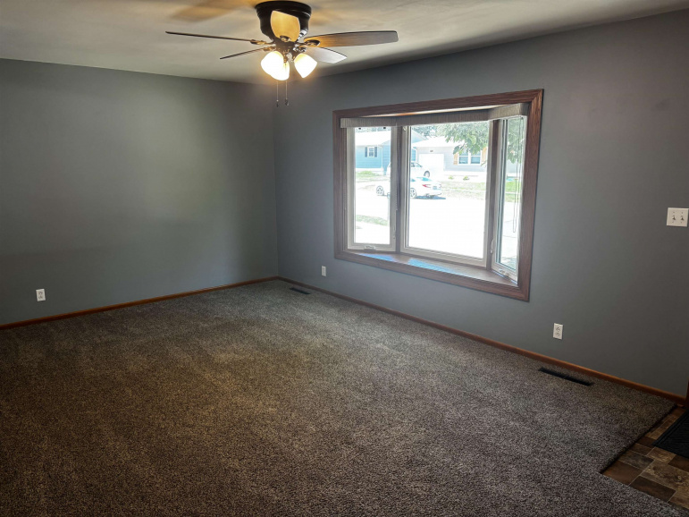 904 E 4th Street Hastings, Nebraska 68901, 3 Bedrooms Bedrooms, ,2 BathroomsBathrooms,Residential,For Sale,904 E 4th Street,20261016