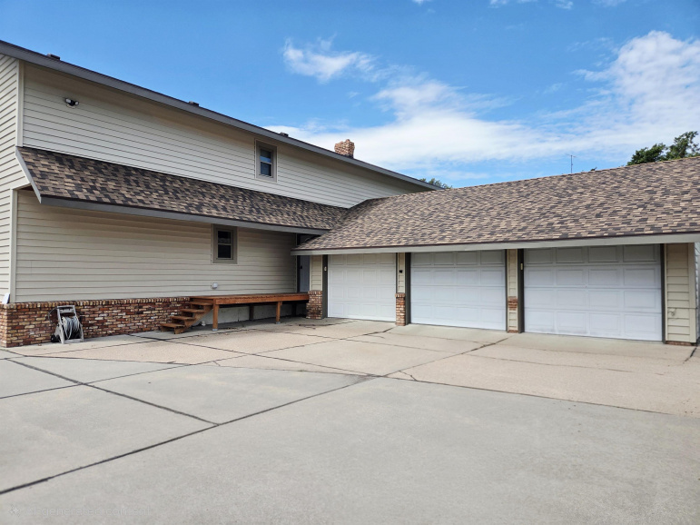 10 McCormick Drive Cozad, Nebraska 69130, 4 Bedrooms Bedrooms, ,3 BathroomsBathrooms,Residential,For Sale,10 McCormick Drive,20261019