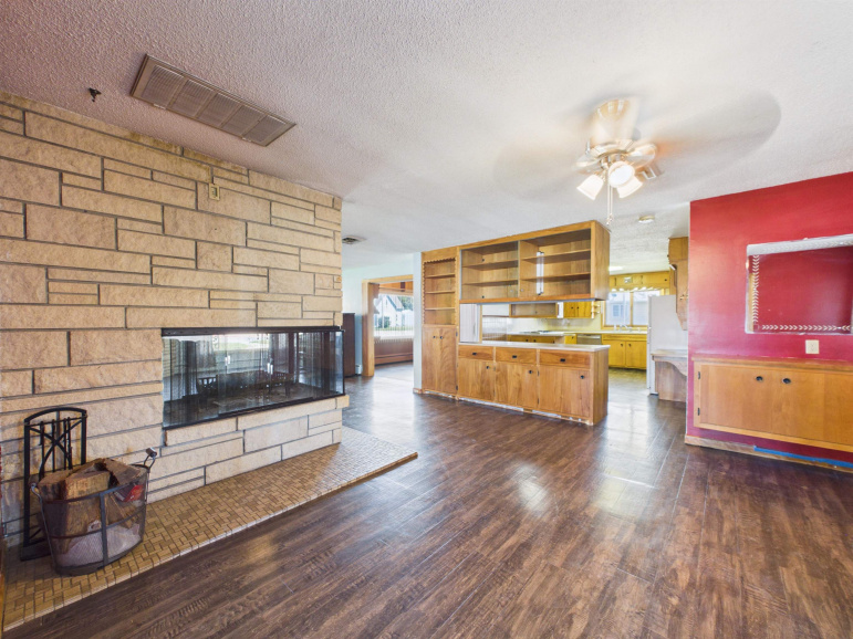 145 S Hull Avenue Minden, Nebraska 68959, 4 Bedrooms Bedrooms, ,3 BathroomsBathrooms,Residential,For Sale,145 S Hull Avenue,20261040