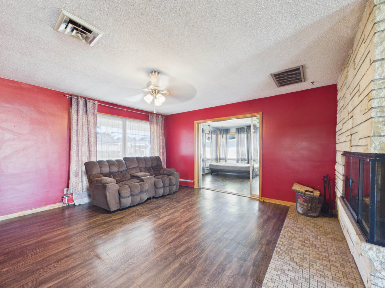 145 S Hull Avenue Minden, Nebraska 68959, 4 Bedrooms Bedrooms, ,3 BathroomsBathrooms,Residential,For Sale,145 S Hull Avenue,20261040
