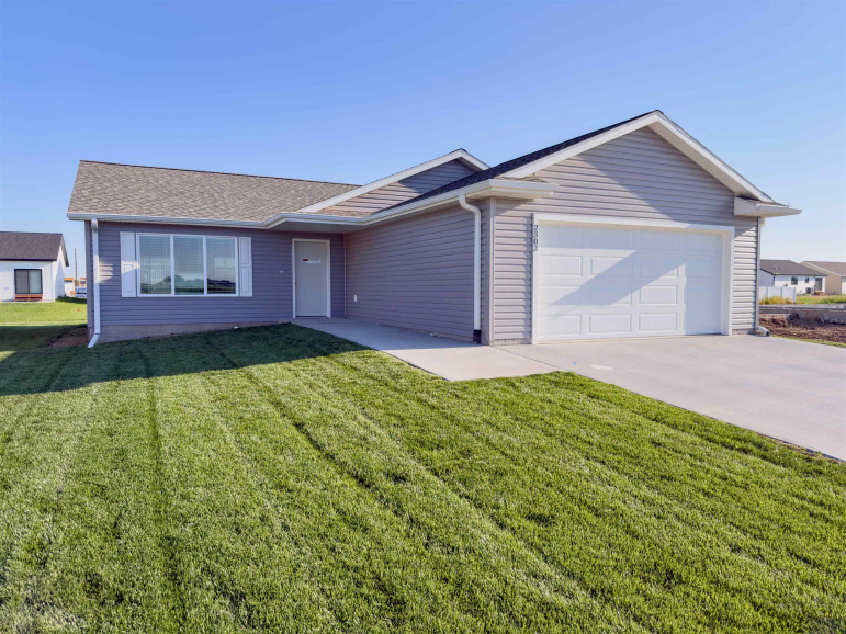 2303 E 42nd Street Kearney, Nebraska 68847, 2 Bedrooms Bedrooms, ,2 BathroomsBathrooms,Residential,For Sale,2303 E 42nd Street,20261036