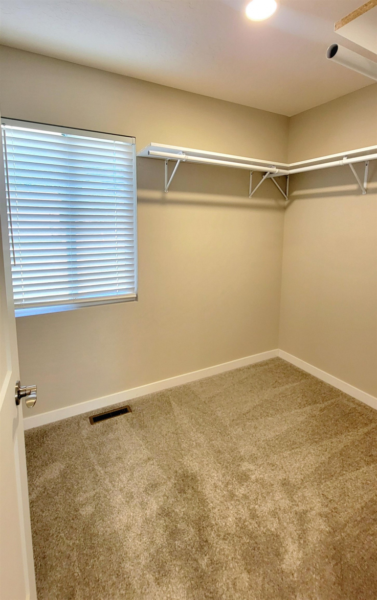 1122 E 28th Street Kearney, Nebraska 68847, 5 Bedrooms Bedrooms, ,2 BathroomsBathrooms,Residential,For Sale,1122 E 28th Street,20261059