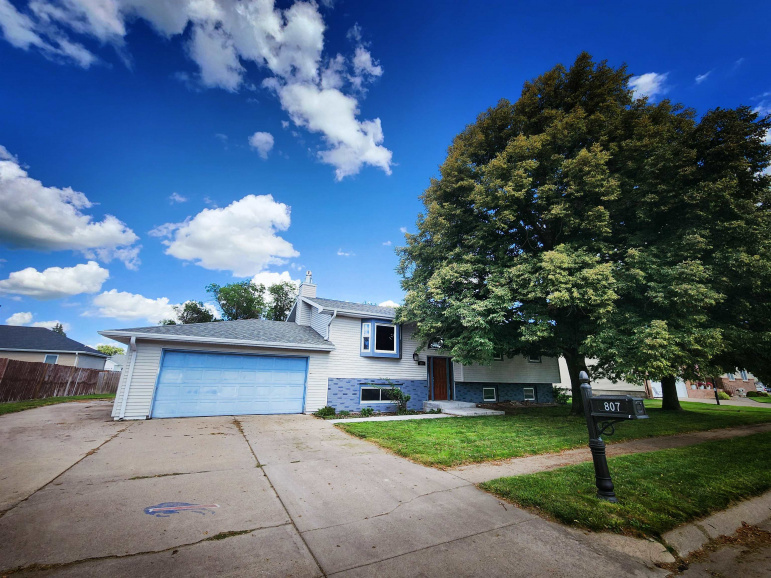 807 West Avenue Gibbon, Nebraska 68840, 3 Bedrooms Bedrooms, ,3 BathroomsBathrooms,Residential,For Sale,807 West Avenue,20261061