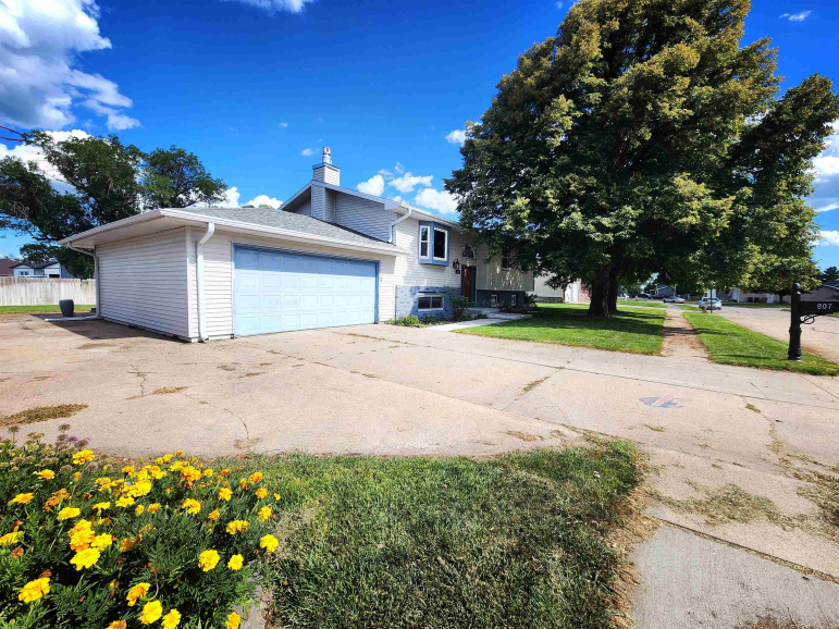 807 West Avenue Gibbon, Nebraska 68840, 3 Bedrooms Bedrooms, ,3 BathroomsBathrooms,Residential,For Sale,807 West Avenue,20261061