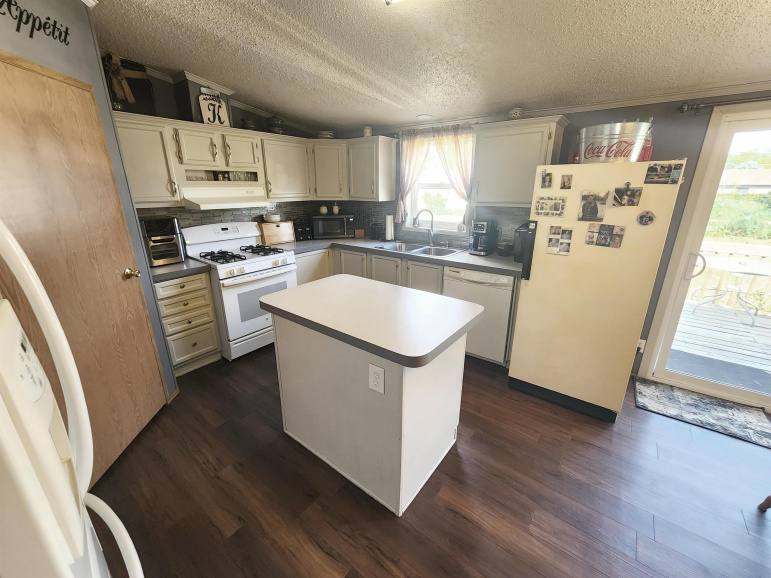 502 N 3rd Avenue Axtell, Nebraska 68924, 3 Bedrooms Bedrooms, ,2 BathroomsBathrooms,Residential,For Sale,502 N 3rd Avenue,20261090
