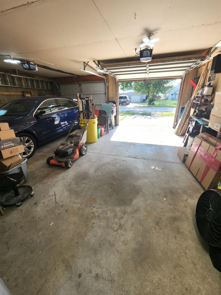 502 N 3rd Avenue Axtell, Nebraska 68924, 3 Bedrooms Bedrooms, ,2 BathroomsBathrooms,Residential,For Sale,502 N 3rd Avenue,20261090