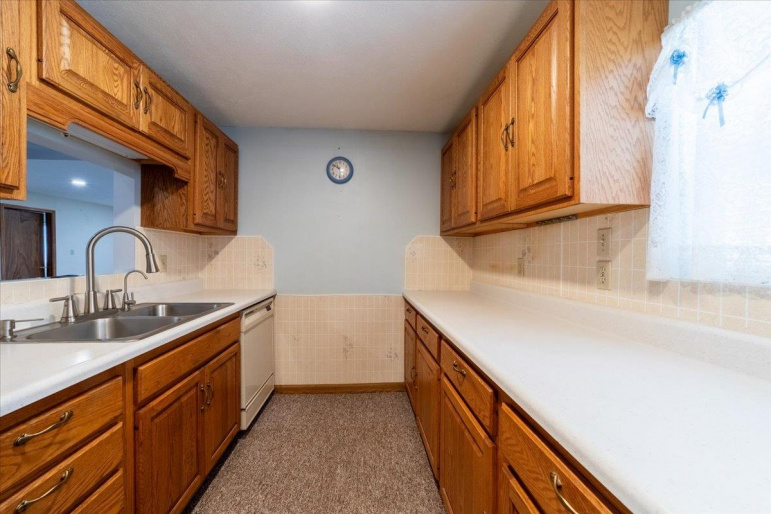 715 E Oliver Street Hansen, Nebraska 68901, 5 Bedrooms Bedrooms, ,3 BathroomsBathrooms,Residential,For Sale,715 E Oliver Street,20261086