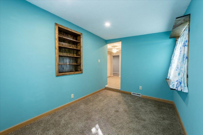 715 E Oliver Street Hansen, Nebraska 68901, 5 Bedrooms Bedrooms, ,3 BathroomsBathrooms,Residential,For Sale,715 E Oliver Street,20261086