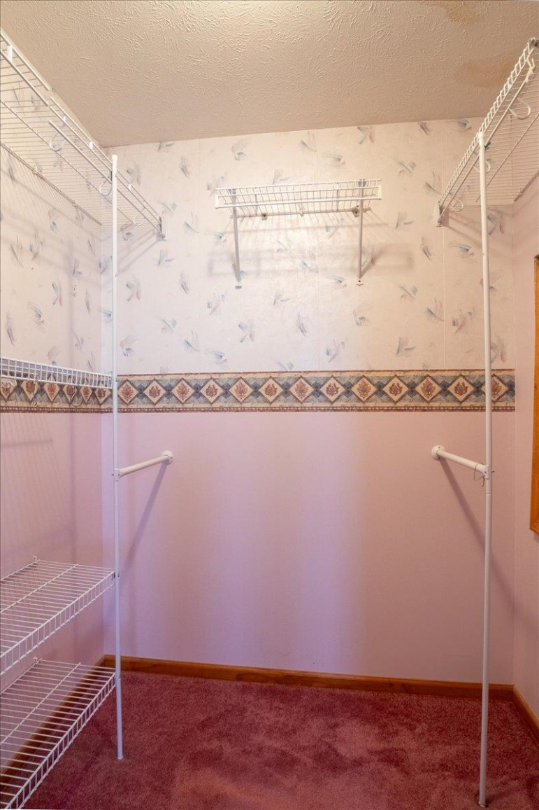 715 E Oliver Street Hansen, Nebraska 68901, 5 Bedrooms Bedrooms, ,3 BathroomsBathrooms,Residential,For Sale,715 E Oliver Street,20261086