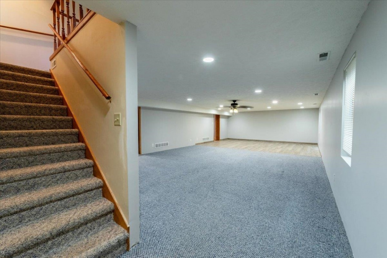 715 E Oliver Street Hansen, Nebraska 68901, 5 Bedrooms Bedrooms, ,3 BathroomsBathrooms,Residential,For Sale,715 E Oliver Street,20261086