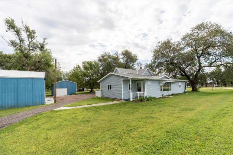 715 E Oliver Street Hansen, Nebraska 68901, 5 Bedrooms Bedrooms, ,3 BathroomsBathrooms,Residential,For Sale,715 E Oliver Street,20261086
