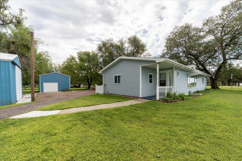 715 E Oliver Street Hansen, Nebraska 68901, 5 Bedrooms Bedrooms, ,3 BathroomsBathrooms,Residential,For Sale,715 E Oliver Street,20261086