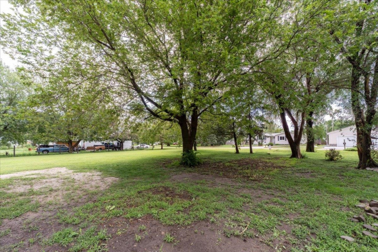 715 E Oliver Street Hansen, Nebraska 68901, 5 Bedrooms Bedrooms, ,3 BathroomsBathrooms,Residential,For Sale,715 E Oliver Street,20261086