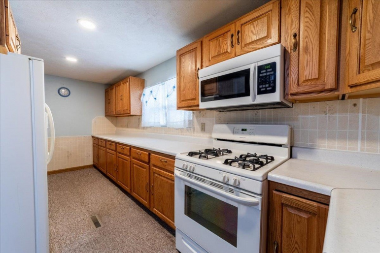 715 E Oliver Street Hansen, Nebraska 68901, 5 Bedrooms Bedrooms, ,3 BathroomsBathrooms,Residential,For Sale,715 E Oliver Street,20261086