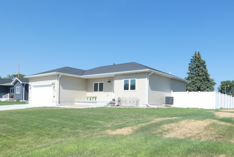 705 Turkey Drive Gibbon, Nebraska 68840, 3 Bedrooms Bedrooms, ,2 BathroomsBathrooms,Residential,For Sale,705 Turkey Drive,20261103