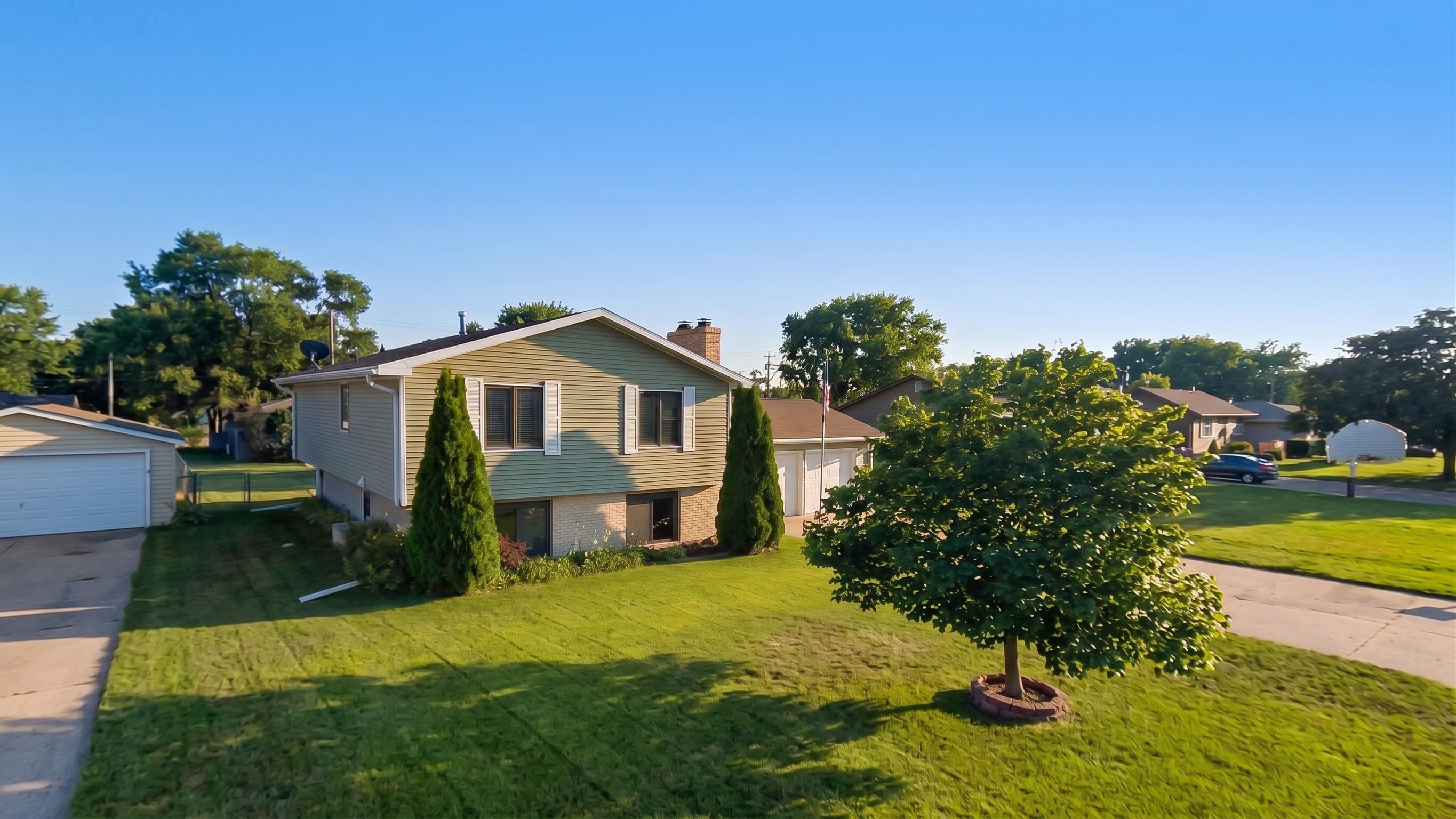 938 W 11th Street Lexington, Nebraska 68850, 4 Bedrooms Bedrooms, ,3 BathroomsBathrooms,Residential,For Sale,938 W 11th Street,20261113