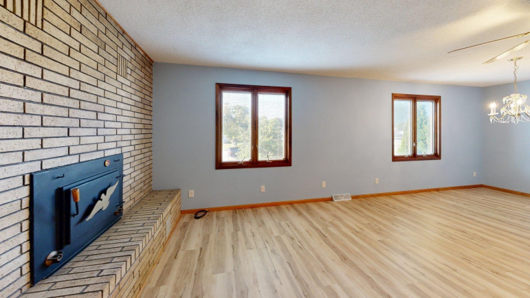 938 W 11th Street Lexington, Nebraska 68850, 4 Bedrooms Bedrooms, ,3 BathroomsBathrooms,Residential,For Sale,938 W 11th Street,20261113