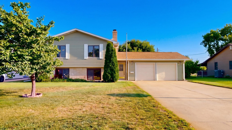 938 W 11th Street Lexington, Nebraska 68850, 4 Bedrooms Bedrooms, ,3 BathroomsBathrooms,Residential,For Sale,938 W 11th Street,20261113