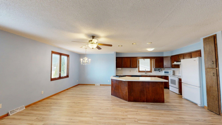 938 W 11th Street Lexington, Nebraska 68850, 4 Bedrooms Bedrooms, ,3 BathroomsBathrooms,Residential,For Sale,938 W 11th Street,20261113