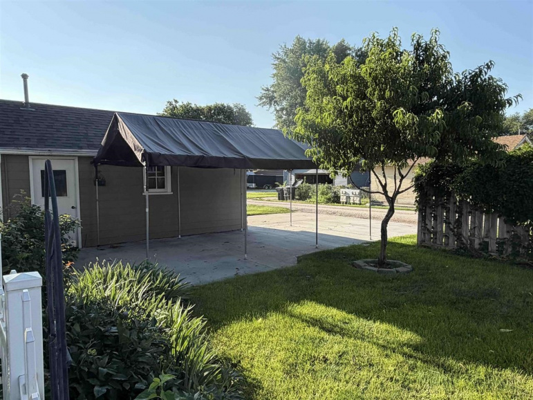 110 5th Avenue Holdrege, Nebraska 68949-0000, 2 Bedrooms Bedrooms, ,2 BathroomsBathrooms,Residential,For Sale,110 5th Avenue,20261122