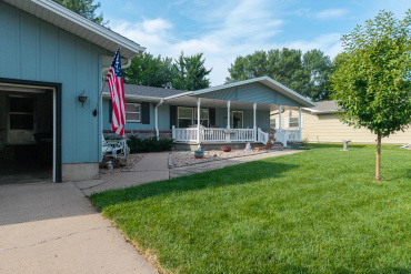 2123 Indian Acres Hastings, Nebraska 68901, 2 Bedrooms Bedrooms, ,3 BathroomsBathrooms,Residential,For Sale,2123 Indian Acres,20261121