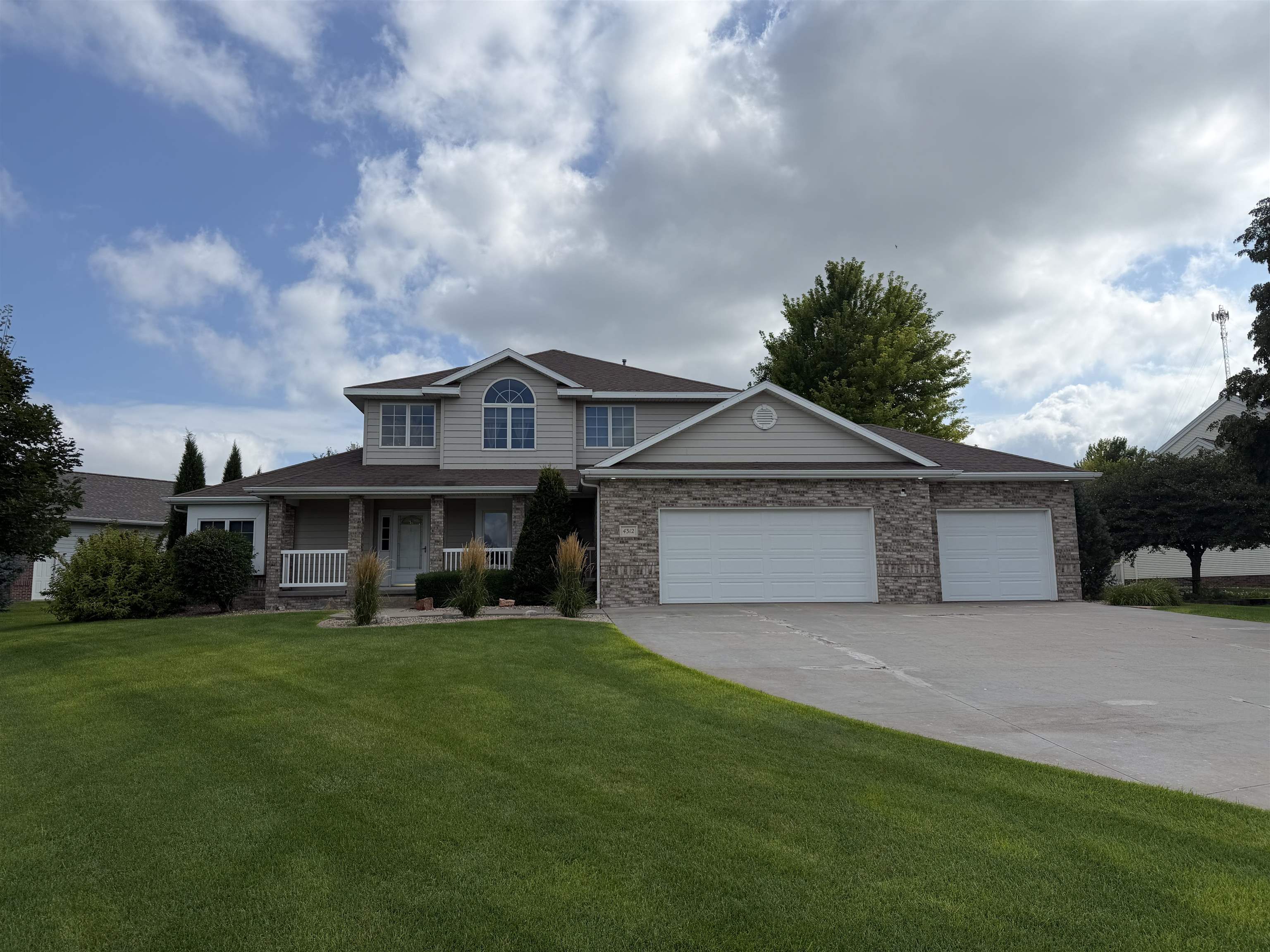 4312 Country Club Lane Kearney, Nebraska 68845, 5 Bedrooms Bedrooms, ,4 BathroomsBathrooms,Residential,For Sale,4312 Country Club Lane,20261125