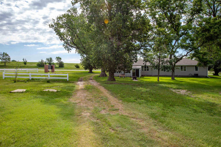 809 HWY 281 Red Cloud, Nebraska 68970, 3 Bedrooms Bedrooms, ,2 BathroomsBathrooms,Residential,For Sale,809 HWY 281,20261130