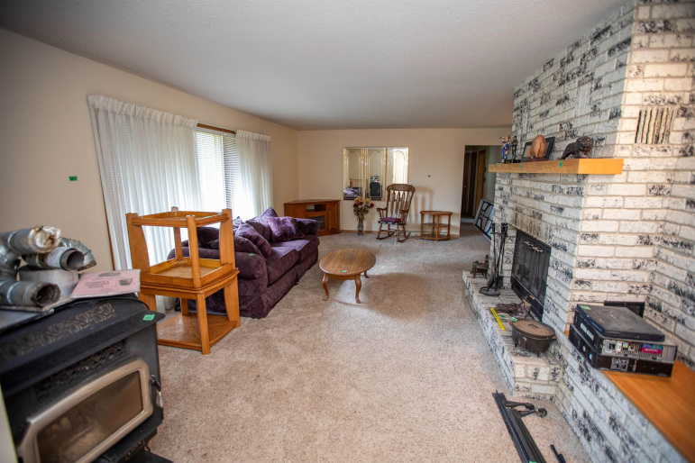 809 HWY 281 Red Cloud, Nebraska 68970, 3 Bedrooms Bedrooms, ,2 BathroomsBathrooms,Residential,For Sale,809 HWY 281,20261130
