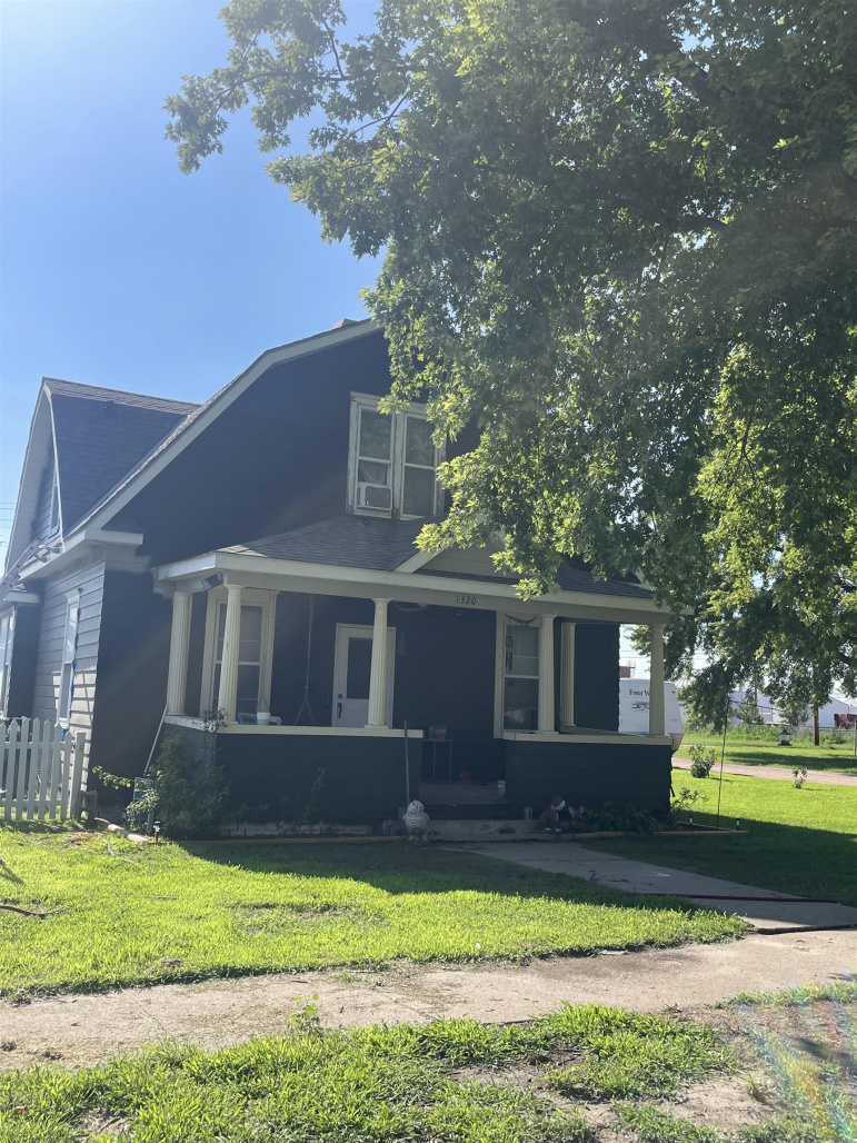 1320 Ave A Gothenburg, Nebraska 69138, 3 Bedrooms Bedrooms, ,2 BathroomsBathrooms,Residential,For Sale,1320 Ave A,20261136