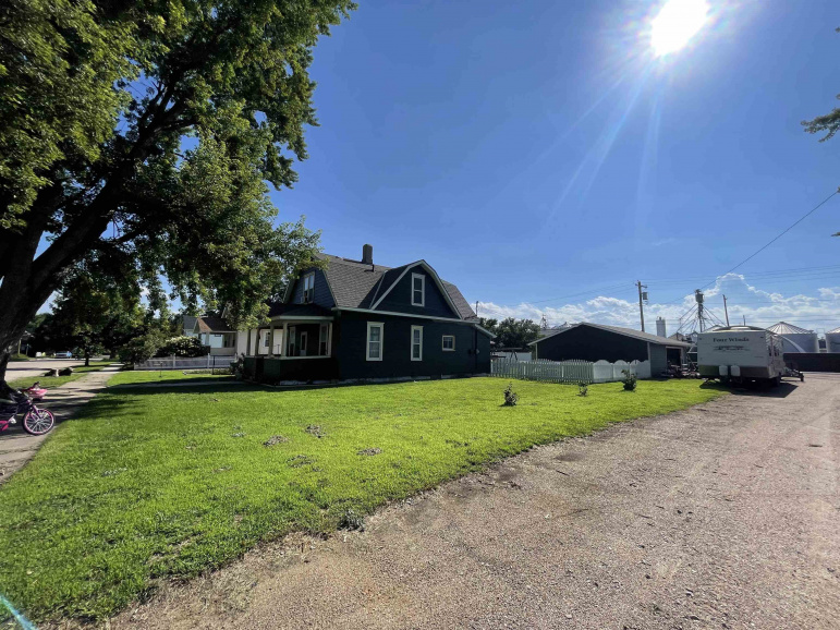 1320 Ave A Gothenburg, Nebraska 69138, 3 Bedrooms Bedrooms, ,2 BathroomsBathrooms,Residential,For Sale,1320 Ave A,20261136