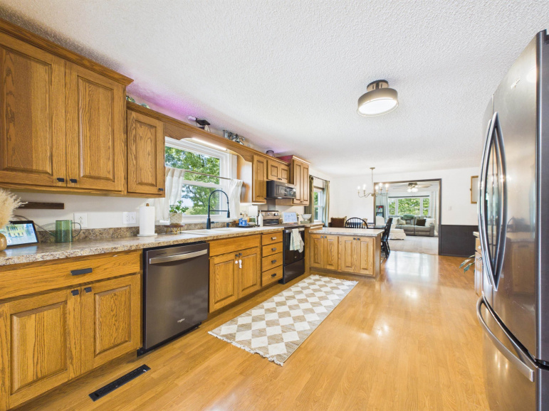 602 39 Road Minden, Nebraska 68959, 5 Bedrooms Bedrooms, ,3 BathroomsBathrooms,Residential,For Sale,602 39 Road,20261154