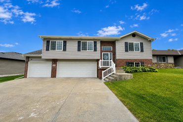8015 Mandalay Drive Lincoln, Nebraska 68516, 3 Bedrooms Bedrooms, ,3 BathroomsBathrooms,Residential,For Sale,8015 Mandalay Drive,20261157