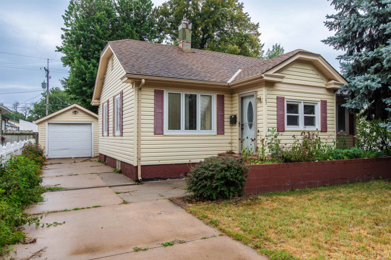 105 W 16th Street Grand Island, Nebraska 68801, 2 Bedrooms Bedrooms, ,2 BathroomsBathrooms,Residential,For Sale,105 W 16th Street,20261149