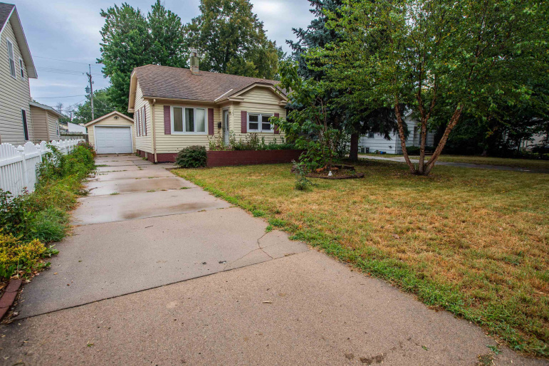 105 W 16th Street Grand Island, Nebraska 68801, 2 Bedrooms Bedrooms, ,2 BathroomsBathrooms,Residential,For Sale,105 W 16th Street,20261149